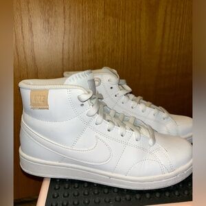 Women’s 6.5 Nike Court Royale shoes